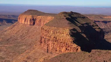 Las Cárceles, donde la roca se abrió para dejar pasar el viento y los cóndores