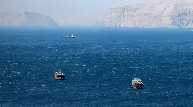 Irán rechaza alto el fuego y crece la tensión por el estrecho
