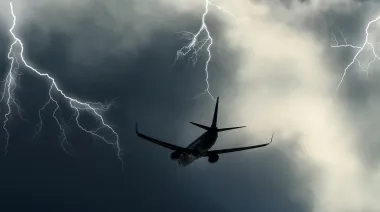 Paro en el SMN por 240 despidos: qué puede pasar con los vuelos y el agro