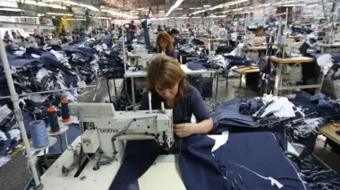 Remeras a 0,01 dólar: el dato detrás del derrumbe de la industria textil