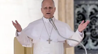 León XIV celebra tregua en Irán y cuestiona amenaza de Trump