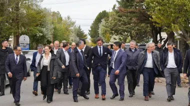 Santa Cruz, en el centro del petróleo: Vidal firma un pacto clave con 14 empresas