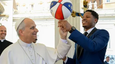 El Papa León XIV recibió a los Harlem Globetrotters en el Vaticano