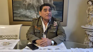 Carlos Álvarez en Perú: el outsider que ya pelea arriba en las encuestas