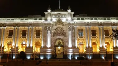 Perú entra a las urnas con voto disperso y un balotaje abierto