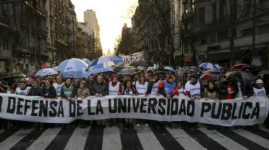 La UBA en pie de lucha: clases públicas en Plaza de Mayo contra el Gobierno