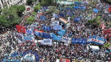 La CGT convoca a Plaza de Mayo y desafía al Gobierno por salarios y ajuste