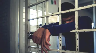 AUH y menores condenados: el polémico proyecto de un diputado de LLA