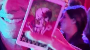 Mauricio Macri y una postal enigmática: música electrónica, VIP y una carta de tarot