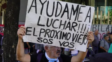 Jubilados marchan por recorte de medicamentos y alertan por una “crisis humanitaria”