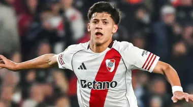 Juan Cruz Meza gana terreno en River y pelea un lugar en el once de Coudet