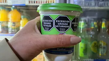 Maní, leche, huevo y más: por qué quieren otra etiqueta frontal en Diputados