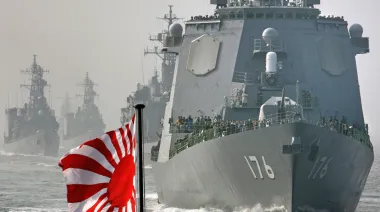 Japón habilita exportar armas y redefine su política militar