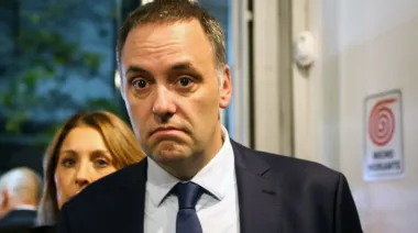 El misterioso 'apagón' de 12 días de Adorni en Aruba: la sospecha de la Justicia