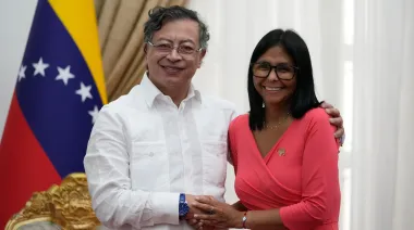 Gustavo Petro y Delcy Rodríguez se reúnen en Caracas con foco en seguridad y energía