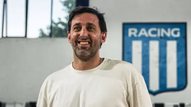 Gustavo Costas sigue blindado en Racing mientras Milito enfrenta el primer golpe