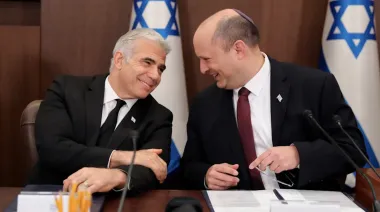 Quiénes son Naftali Bennett y Yair Lapid, los ex primeros ministros que buscan derrotar a Netanyahu