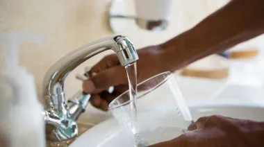 El Gobierno cambia el esquema del agua: cuánto pueden subir las tarifas de AySA