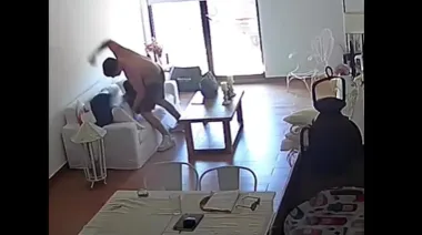 “Me cansé de que nadie me escuche”: una joven difundió los videos de las golpizas que le dio su ex