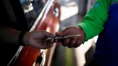 Cómo pagar menos en la nafta digital: México baja comisiones bancarias