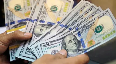 El dólar mayorista superó los $1.400 y acumula una suba de más de 4% en 7 ruedas