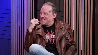 Roberto Zelazek vuelve al punk con banda propia y un disco de identidad feroz