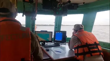 Así busca Prefectura Naval a los pescadores en el Río de la Plata