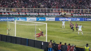 De no creer: Carlos Vinícius falló tres penales consecutivos ante Palestino