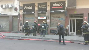 Un incendio en Paraná al 400 dejó un saldo de 10 heridos y 25 evacuados