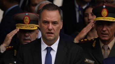 Adorni y Aruba: qué frase suya lo obliga ahora a probar su propia inocencia