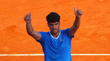 Alcaraz le ganó a Etcheverry en Montecarlo y Sinner sigue al acecho
