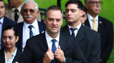 Descubrieron otro viaje de Adorni: por qué su finde VIP en Bariloche no cierra