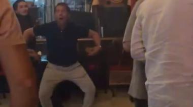 Graban al padre de Agostina Páez haciendo gestos racistas, él asegura que "es trucado"