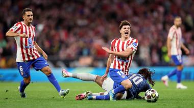 Atlético salvó la noche ante Arsenal, pero Julián encendió una preocupación mayor