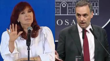 Cristina Kirchner y Adorni, en una comparación que inquieta al Gobierno