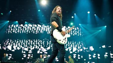 Dave Grohl y Pat Smear se metieron en un karaoke improvisado con un fan