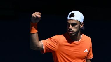 Cerúndolo sorprendió a Tsitsipas y debutó con triunfo en Montecarlo