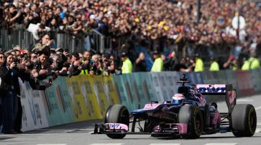Colapinto rompe récord mundial de la F1 con 600.000 fanáticos en Palermo