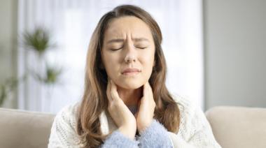 Dolor de garganta: cómo distinguir virus, bacteria o frío sin medicarte de más