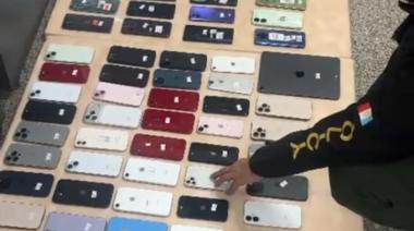 Rastrearon un celular robado y hallaron un escondite con decenas de teléfonos envueltos en papel aluminio