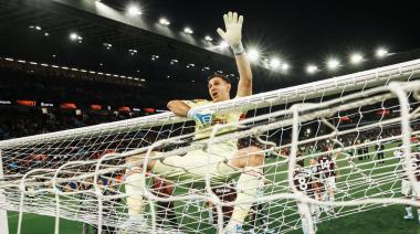 Aston Villa, a la final de la Europa League con el Dibu y Buendía como figuras