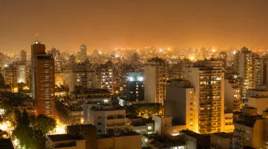 Luces, carteles y estadios: el proyecto de Uñac que ordena la noche en Argentina