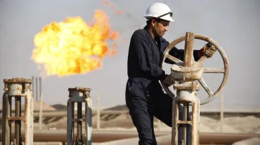 Riad gana poder en OPEP+: la jugada para frenar una crisis energética global