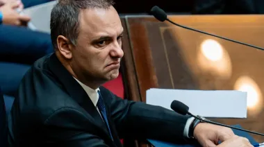 Adorni negó censura y evitó responder por sus viajes y propiedades