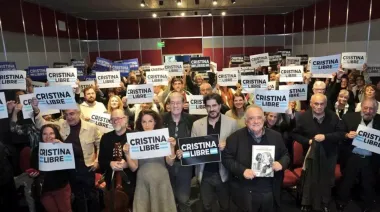 Cristina Kirchner volvió a escena con un libro que resignifica San José 1111