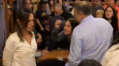 Descontrol en Villa Gesell por el Presupuesto 2026: botellazos, empujones y caos