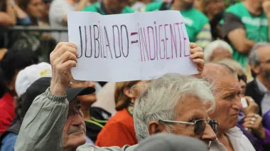 Cada vez más jubilados trabajan: ya son más de 100.000 desde que asumió Milei
