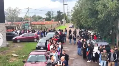 Moreno, bajo la lluvia y con mate en mano: la desesperación por un empleo
