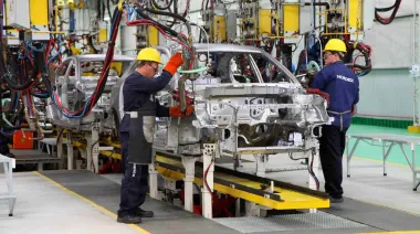Automotrices en alerta: producción en baja con exportaciones al alza