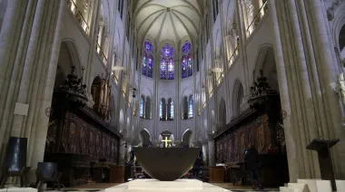 Francia busca cambiar vitrales históricos de Notre-Dame y crece la polémica